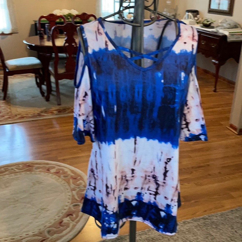 Ladies cold shoulder cotton pull over light knit top